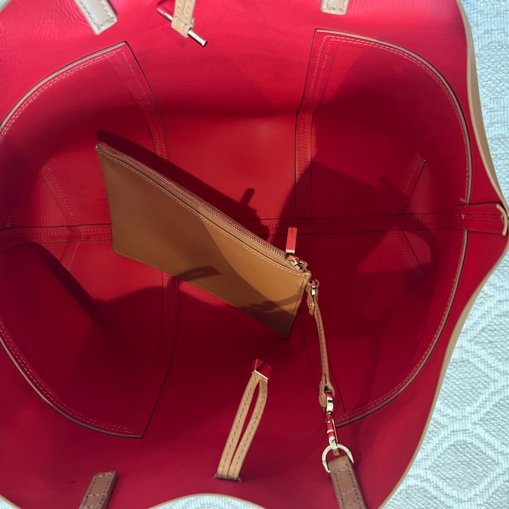 Tory Burch Block T Tote in Tan Leather  w/ removable pouch. - Picture 3 of 5